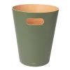 Umbra Corbeille à papier Woodrow Can 2G - Vert olive 2 Umbra Corbeille à papier Woodrow Can 2G - Vert olive -Rangements Soldes 1000220578 200817 10412300650 IMAGE P000000001000220578