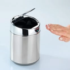 WENKO Poubelle de table avec détecteur Chrom - Acier inoxydable - Chromé - Contenance : 0,8 L -Rangements Soldes 1000274135 210618 14064200385 MOOD DETAILS P000000001000274135 mood