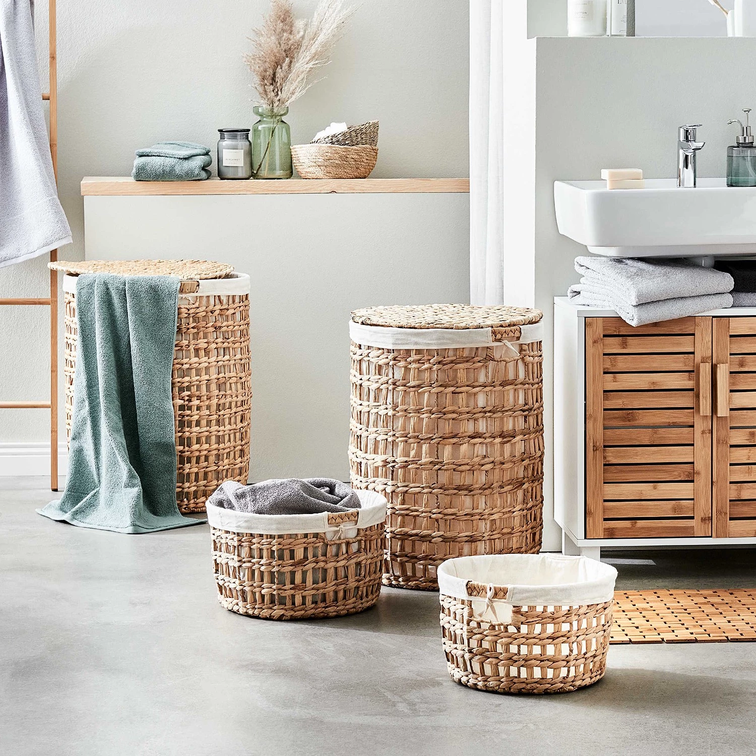 Butlers Panier à linge HONEY COMB - Coton / Fer / Jacinthe d’eau - Naturel / Crème - Diamètre : 33 cm 4 Butlers Panier à linge HONEY COMB - Coton / Fer / Jacinthe d’eau - Naturel / Crème - Diamètre : 33 cm – Image 2