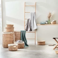 Butlers Panier à linge HONEY COMB - Coton / Fer / Jacinthe d’eau - Naturel / Crème - Diamètre : 33 cm 8 Butlers Panier à linge HONEY COMB - Coton / Fer / Jacinthe d’eau - Naturel / Crème - Diamètre : 33 cm -Rangements Soldes 1000338018 220301 021 MOOD DETAILS P000000001000338018 mood