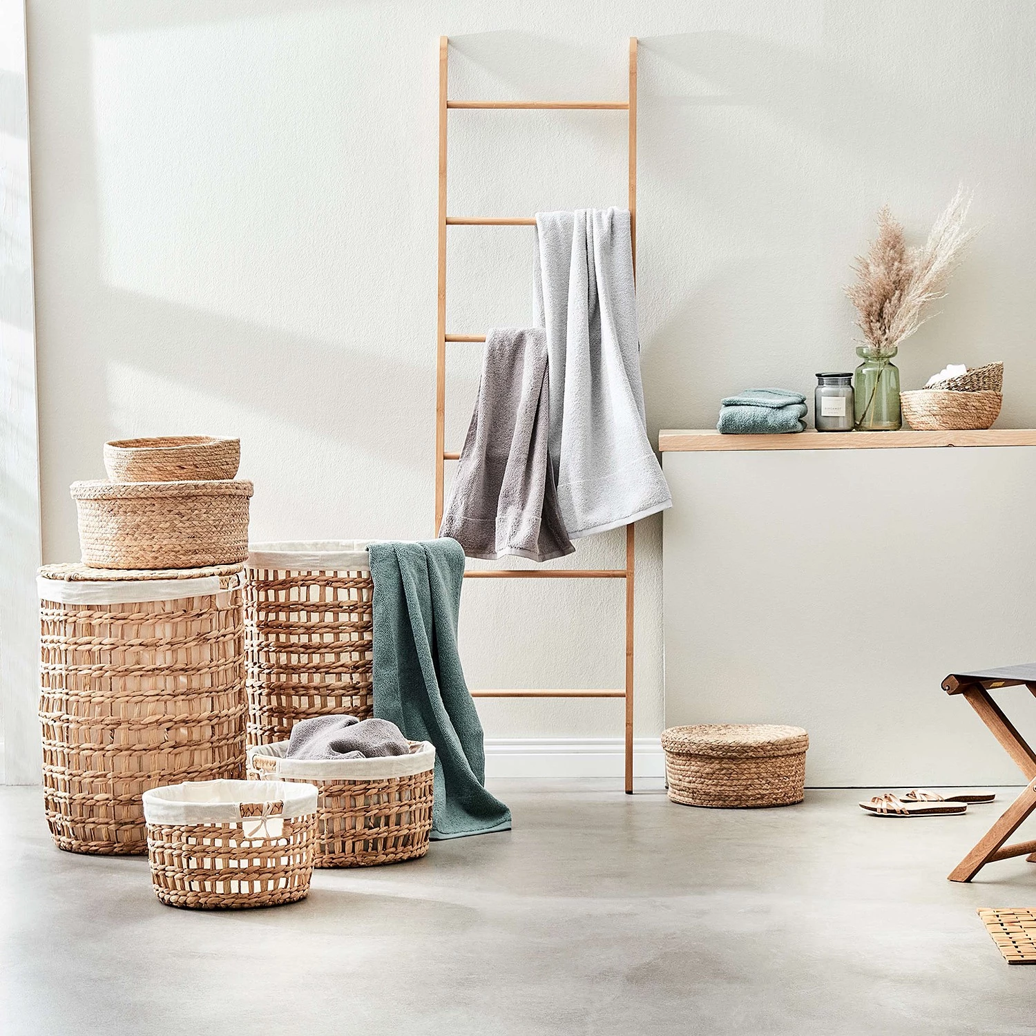 Butlers Panier à linge HONEY COMB - Coton / Fer / Jacinthe d’eau - Naturel / Crème - Diamètre : 33 cm 5 Butlers Panier à linge HONEY COMB - Coton / Fer / Jacinthe d’eau - Naturel / Crème - Diamètre : 33 cm – Image 3